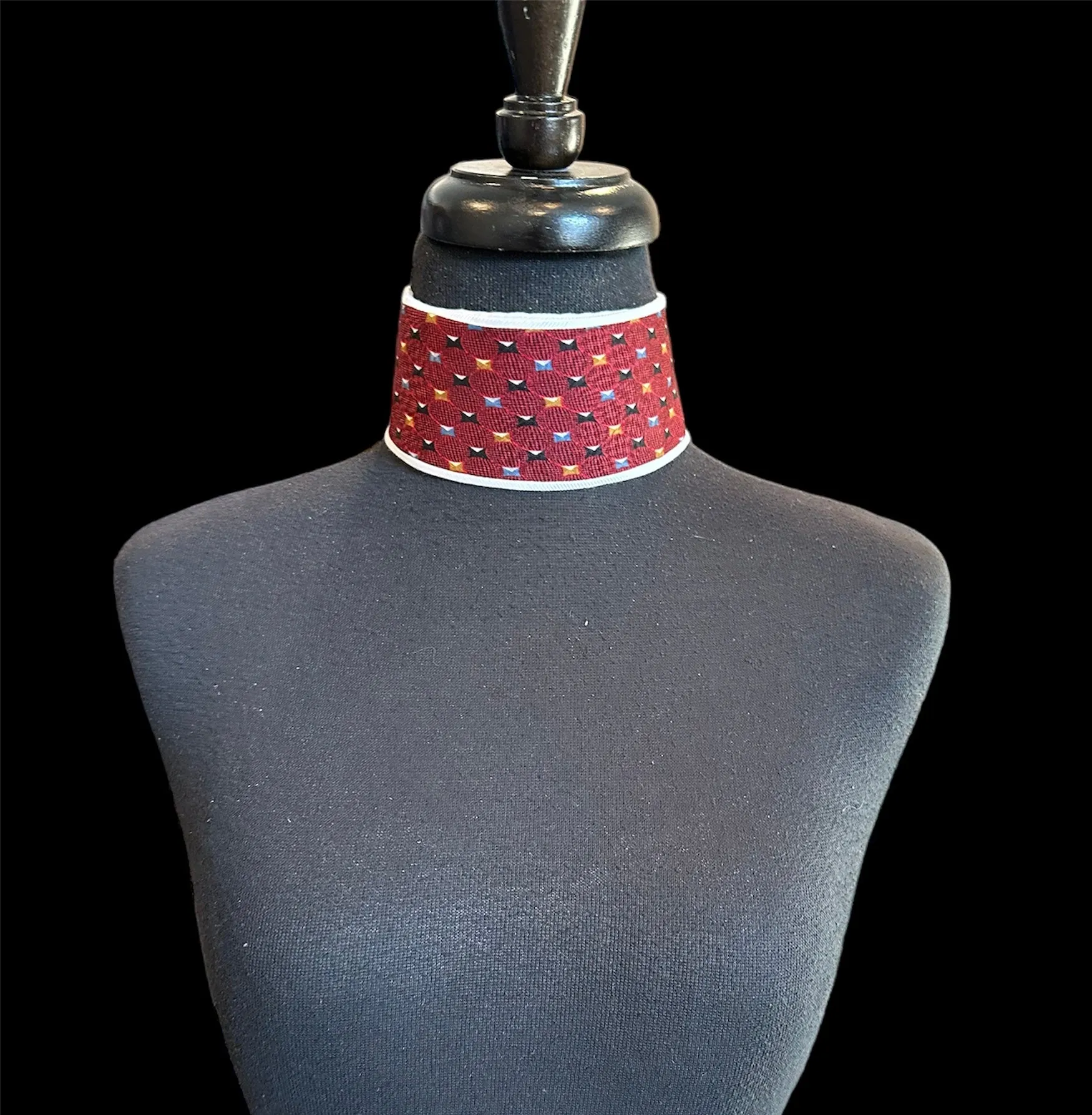 Single collar Red with multi color diamonds