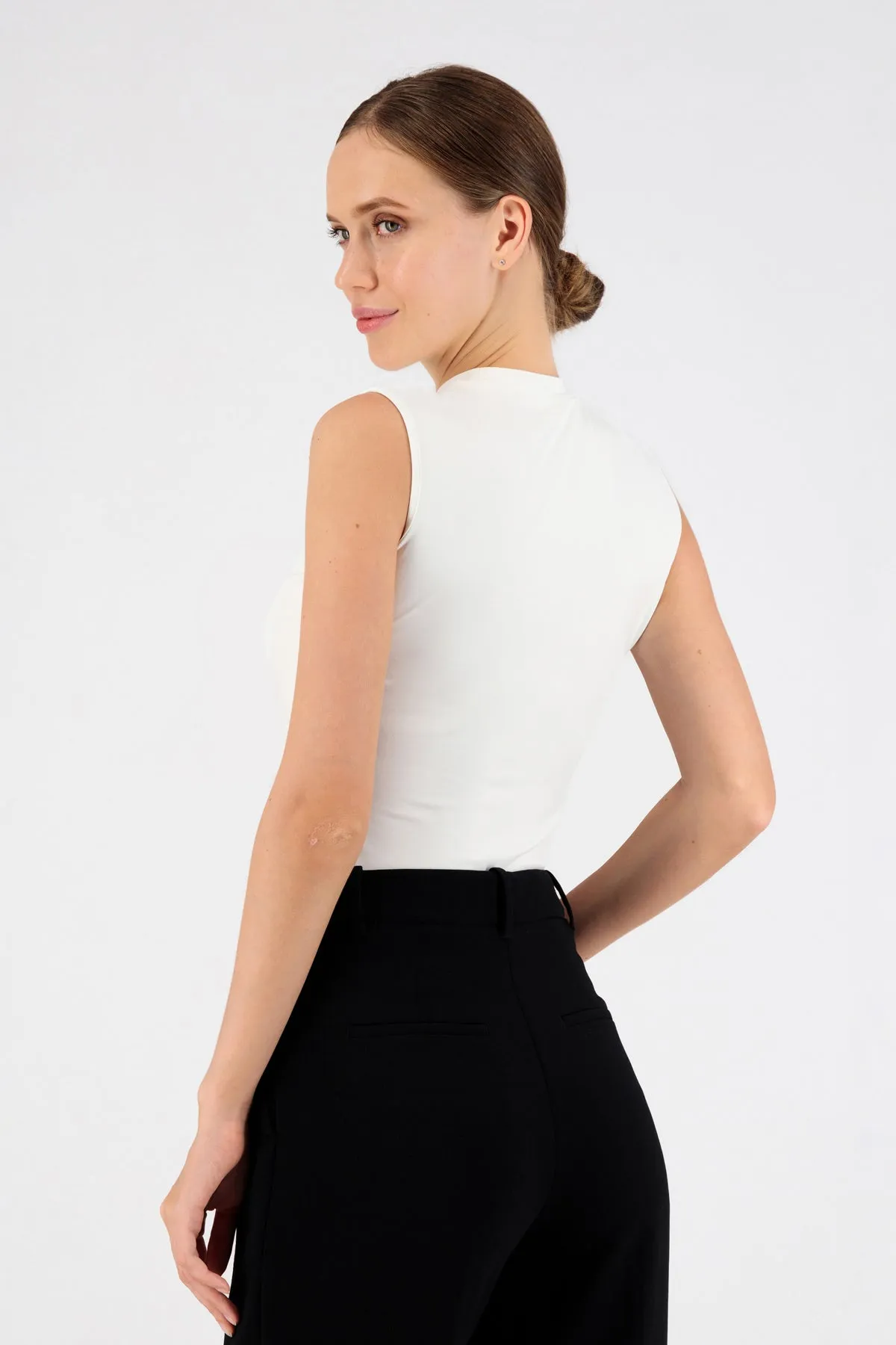 Sleeveless Layer - White