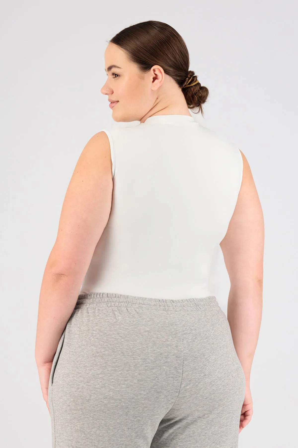 Sleeveless Layer - White