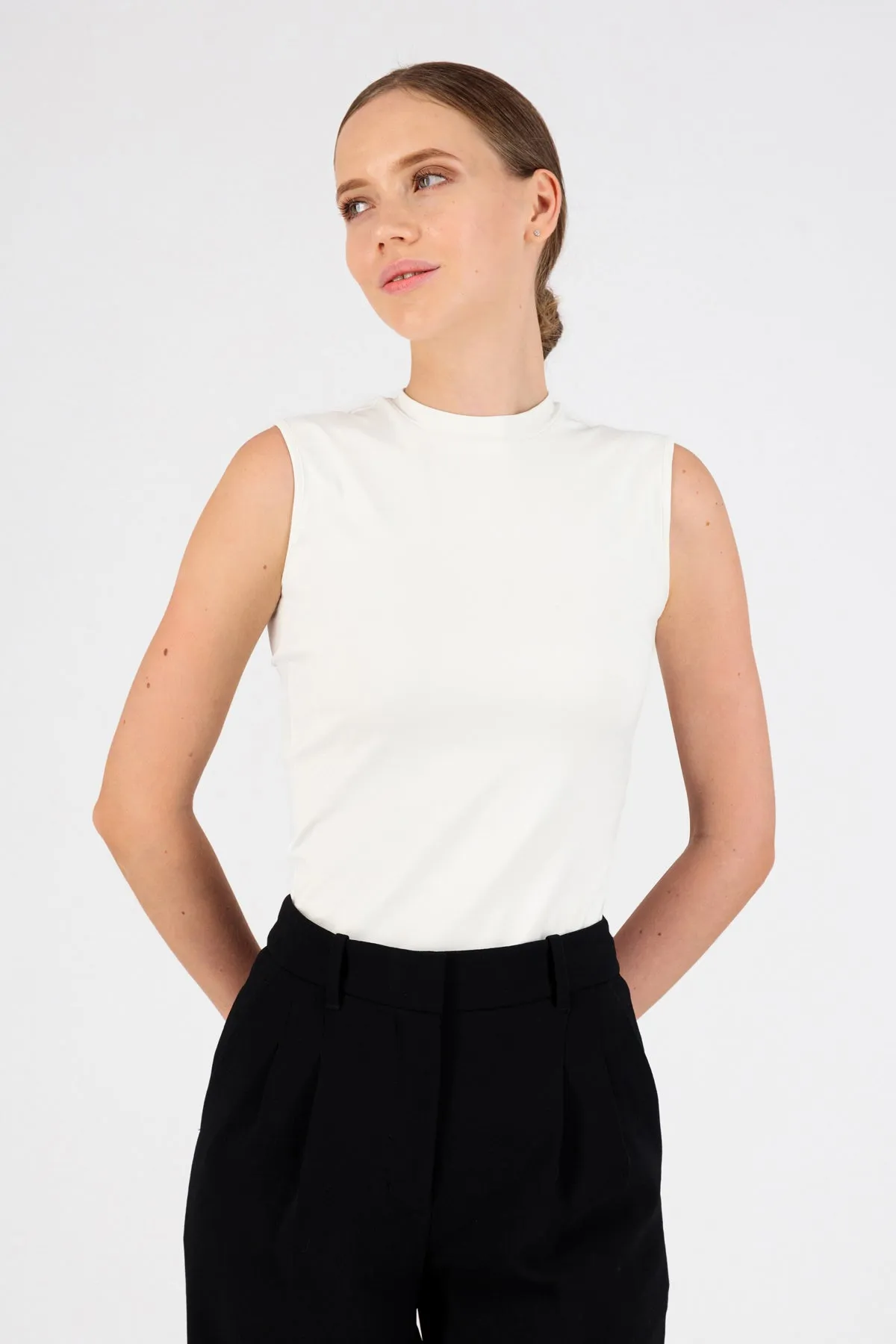 Sleeveless Layer - White