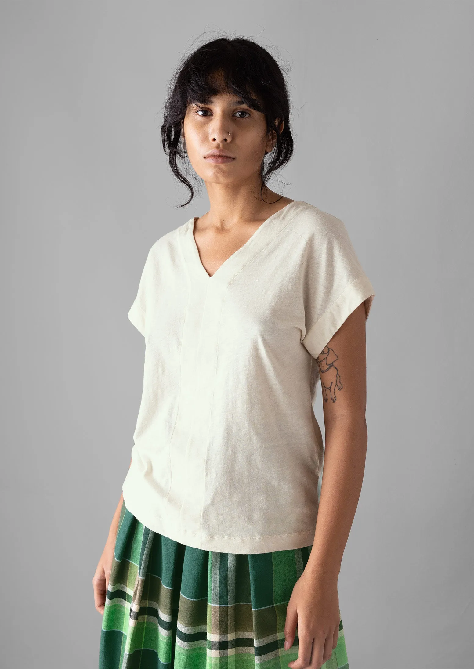 V-Neck Organic Cotton Tee | Daisy